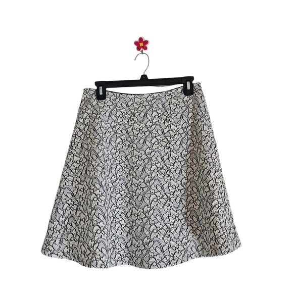 BCBGMAXZRIA Chic Black and White Floral Mini Skirt Small Preowned - Picture 2 of 6
